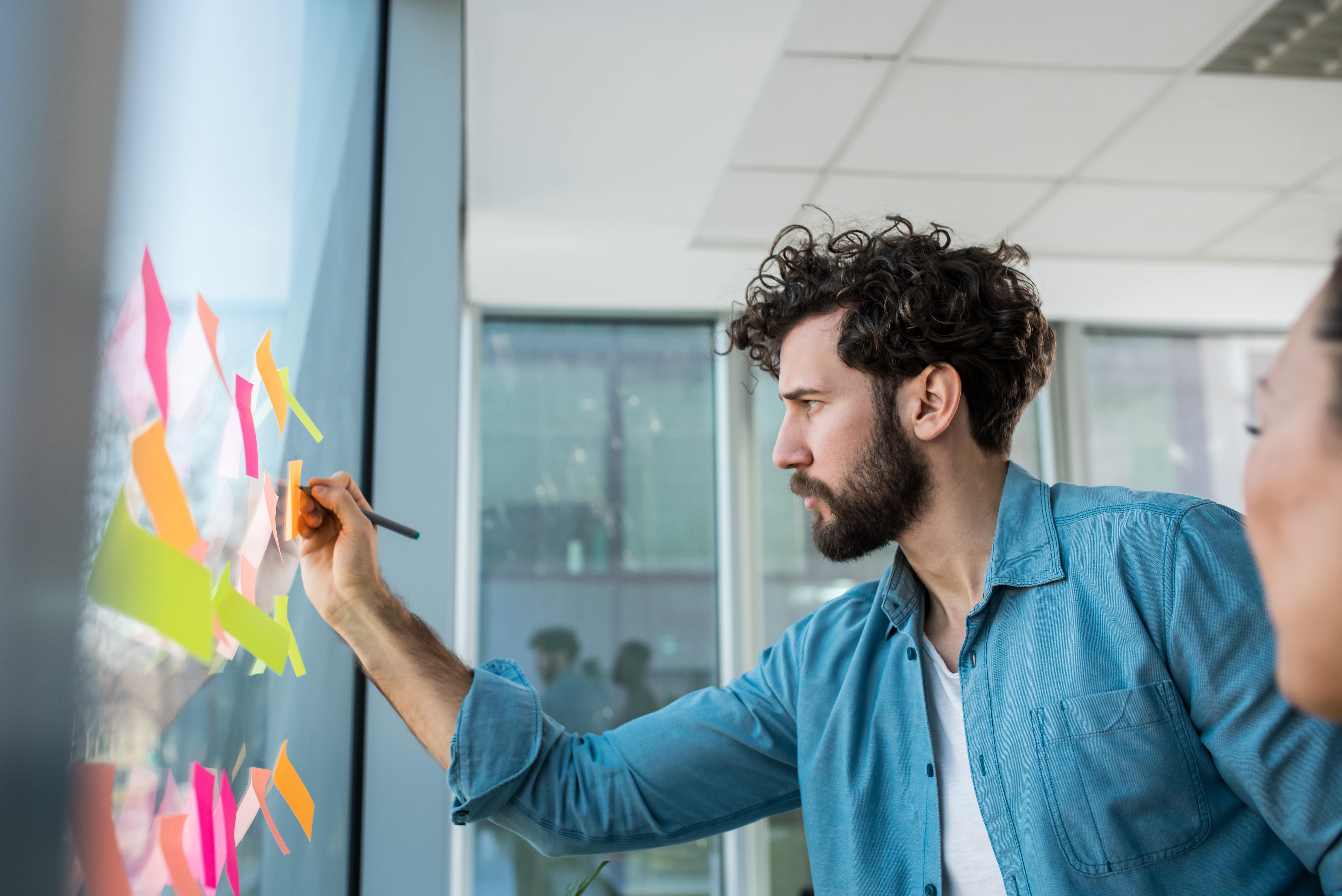 Design Thinking — kiedy warto wdrożyć to innowacyjne podejście w zarządzaniu produktem, jakością i procesami w firmie produkcyjnej?